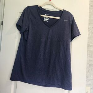 Nike Women's Short Sleeve V-Neck Tee Size XL Euc